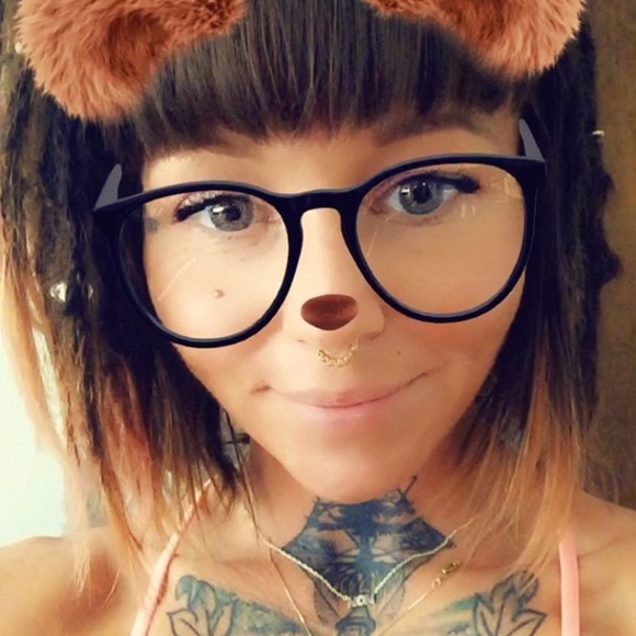 Meet your Posher, Angela - Picture 1 of 5